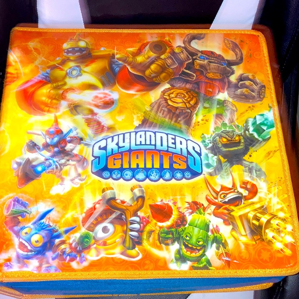 Skylanders giants collectors case
